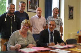 Parcours Emploi Compétences - Signature de 2 contrats à Sarzeau et 4 contrats à Muzillac